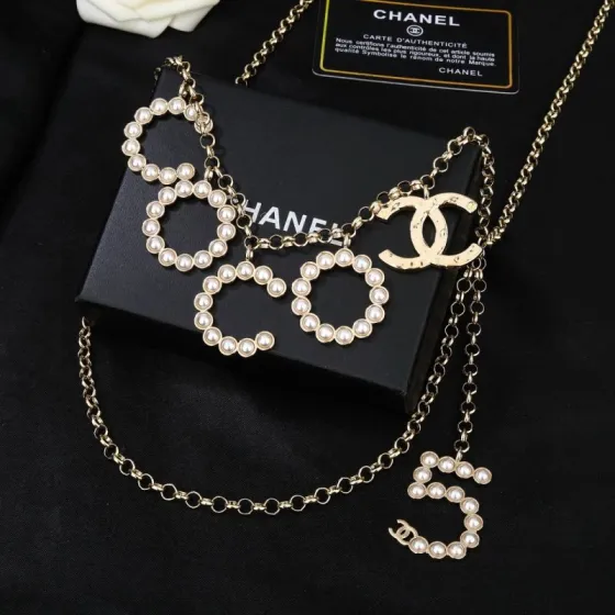 Chanel CC Logo COCO No 5 Pearl Charm Chain necklace Gold-tone metal white faux pearl 80cm