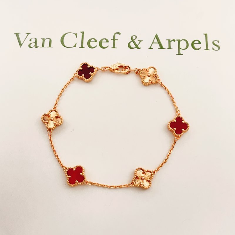 Van Cleef Arpels Sweet Alhambra bracelet Rose gold metal with red carnelian and guilloche rose gold clover motifs 16cm
