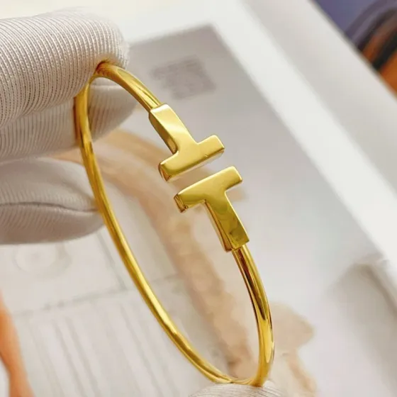 Tiffany Co T Wire bracelet 18k yellow gold 17cm inner circumference