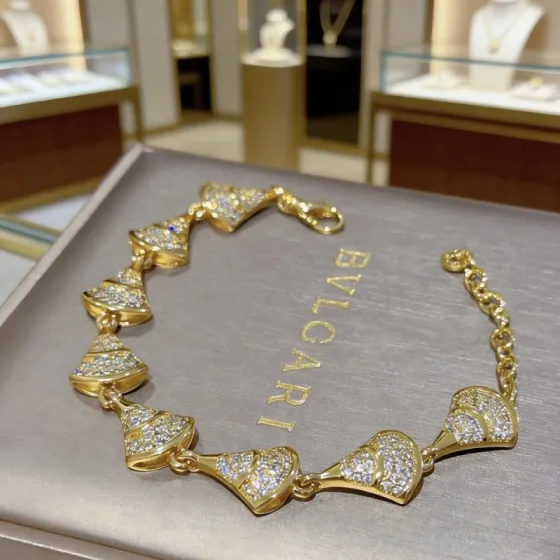 Bvlgari DIVAS DREAM bracelet 18k yellow gold with pave diamonds 17-19cm adjustable