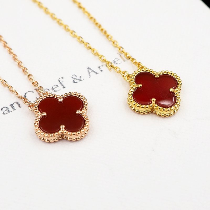Van Cleef Arpels Vintage Alhambra necklace 18k yellow gold with carnelian 42cm