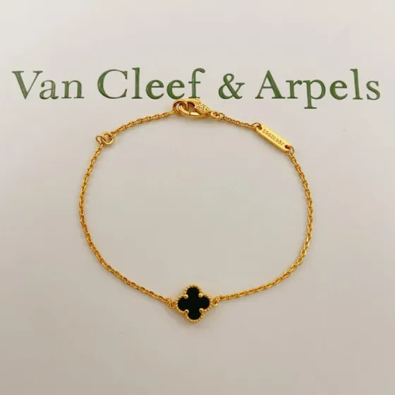 Van Cleef Arpels Sweet Alhambra bracelet Yellow gold with black onyx 17cm