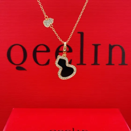 Qeelin Wulu necklace 18K rose gold black onyx clear diamond 42cm