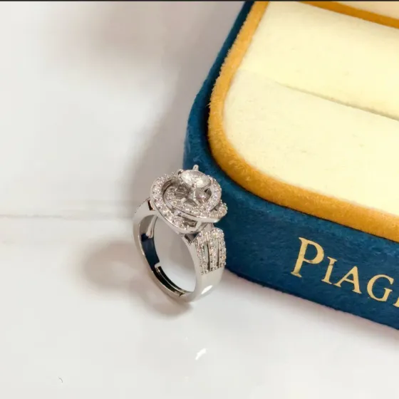 Piaget Possession ring 18k white gold with clear diamonds US 7