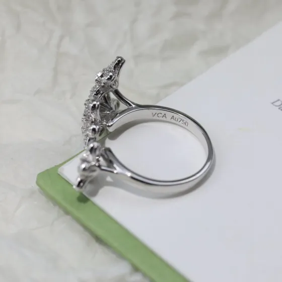 Van Cleef Arpels Socrate ring 18k white gold diamond 52
