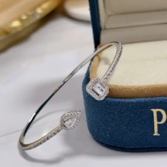Piaget Treasures Open Cuff Bangle bracelet 18k white gold with clear diamonds 16cm inner circumference