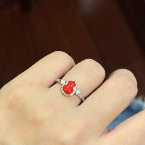 Qeelin Wulu ring silver-toned metal with red gemstone and clear diamond accents US 6