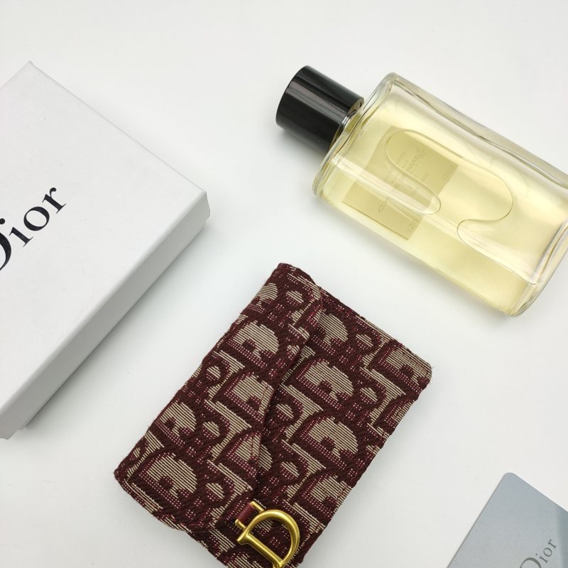 Dior Oblique Saddle card holder Burgundy and beige Oblique jacquard with gold-tone metal hardware burgundy leather interior 11 7 5 2 5cm