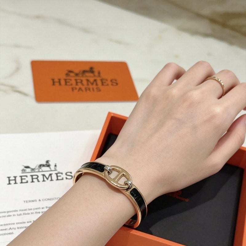 Hermes Clic Chaine d Ancre bracelet rose gold plated metal with black enamel PM