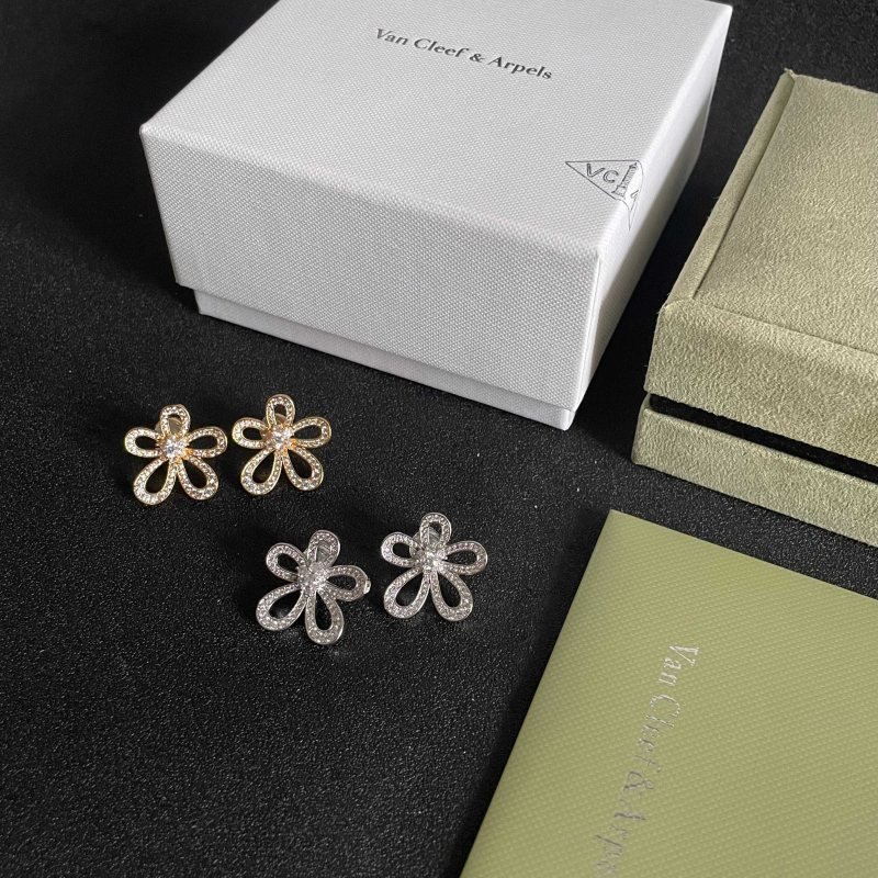 Van Cleef Arpels Flowerlace earrings 18k yellow gold with round diamonds 18k white gold with round diamonds 16mm diameter