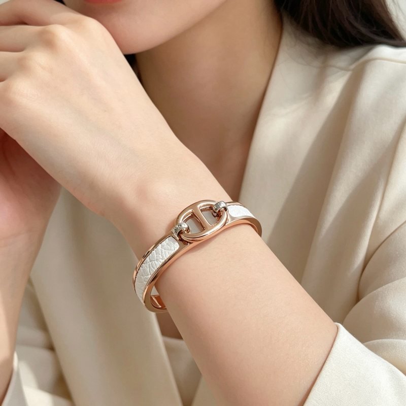 Hermes Clic Chaine d Ancre bracelet Rose gold metal with white embossed leather inlay silver-toned hardware accents 17cm