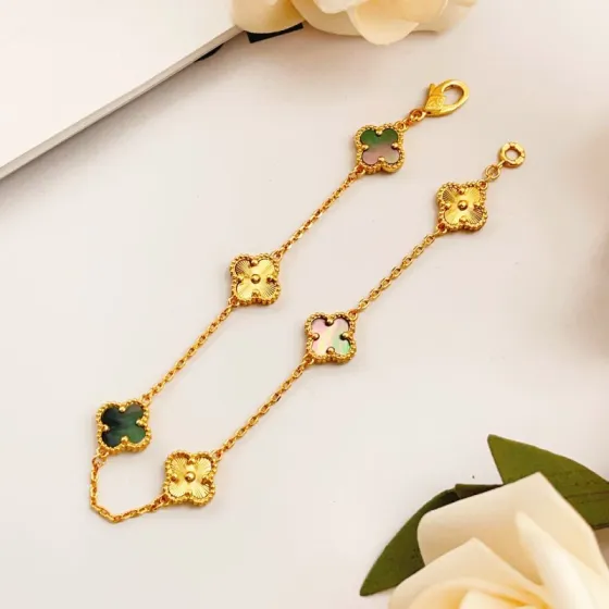 Van Cleef Arpels Alhambra bracelet Yellow gold with iridescent mother-of-pearl clover motifs 19cm
