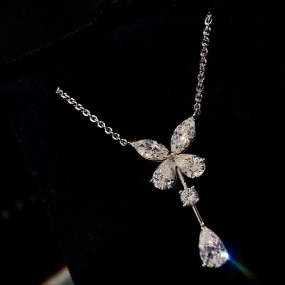 Graff Butterfly necklace White gold with clear diamonds 45cm