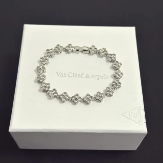 Van Cleef Arpels Sweet Alhambra bracelet silver-toned white gold with clear diamond accents 17cm