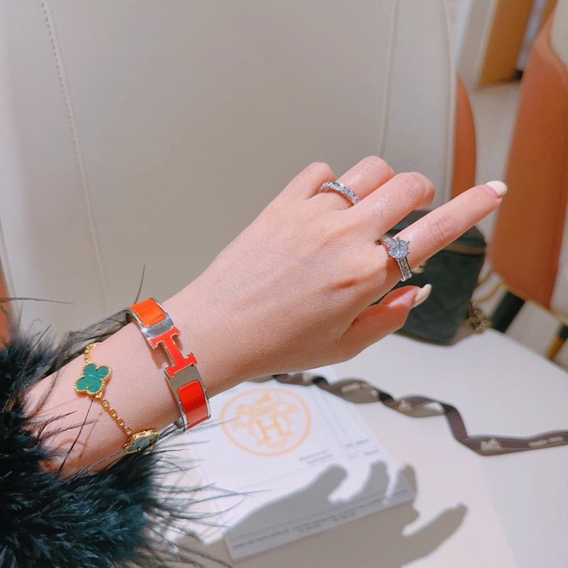 Hermes Clic H bracelet silver palladium plated metal orange enamel PM