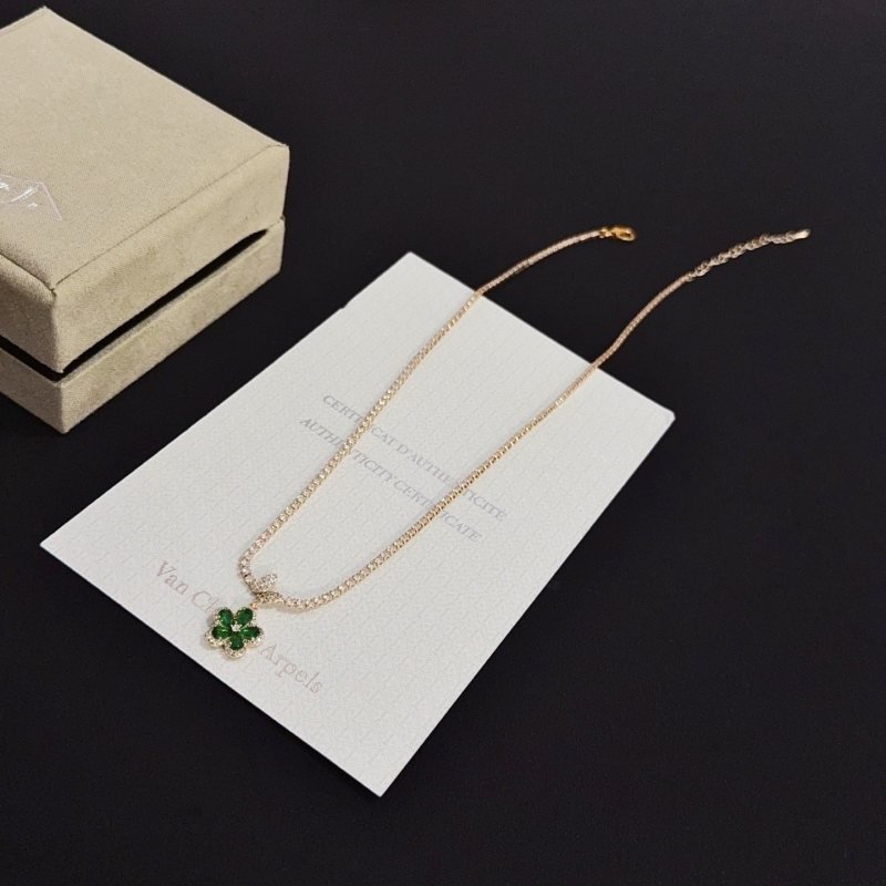 Van Cleef Arpels Alhambra necklace yellow gold metal green gemstone clover clear diamond accents 42cm with 5cm extender