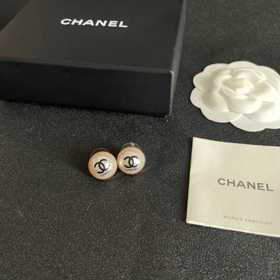 Chanel CC Logo Pearl Stud Earrings earrings gold-tone metal cream faux pearl black enamel logo 1 5cm diameter