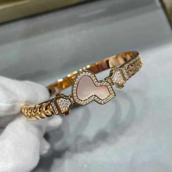 Qeelin Wulu bracelet Rose gold with white mother-of-pearl red carnelian and clear diamond accents 17cm