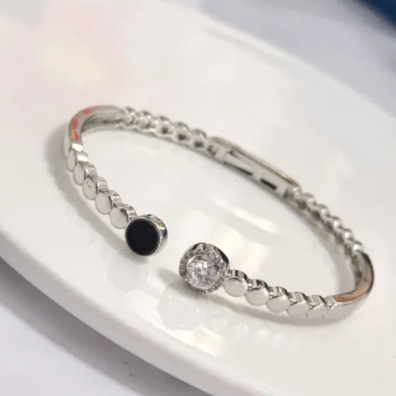 Piaget Possession bracelet silver-toned white gold with black onyx and clear diamond accents 16cm