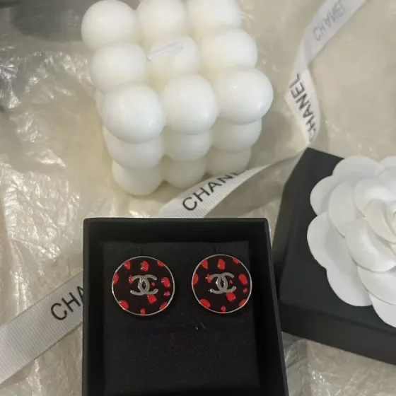 Chanel 26A CC Logo Round Stud Earrings earrings silver-tone metal with black enamel and red enamel accents 1 5cm diameter