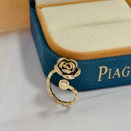 Piaget Rose ring yellow gold black enamel clear diamond US 7