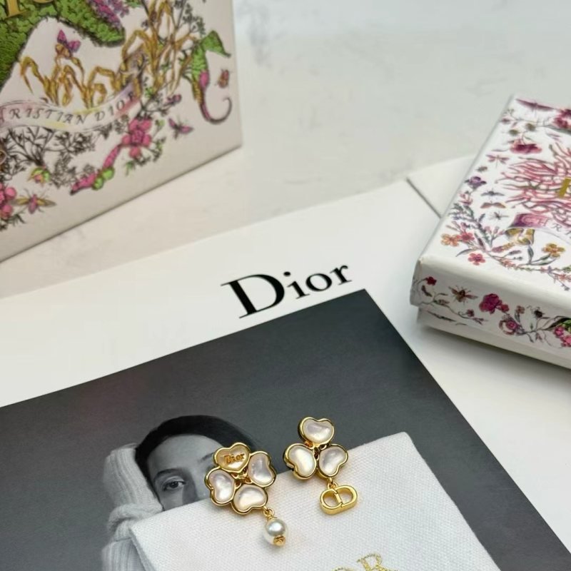 Dior Clover CD Pearl Drop earrings Gold-tone metal white mother-of-pearl white pearl One Size