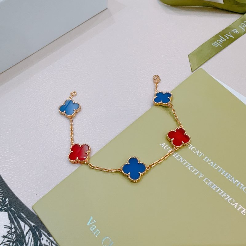 Van Cleef Arpels Alhambra bracelet Rose gold metal with blue agate and red carnelian clover motifs 17cm
