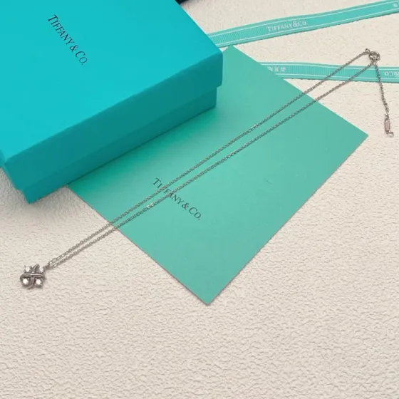 Tiffany Co Schlumberger Lynn necklace silver-toned metal with clear white gemstones 40cm