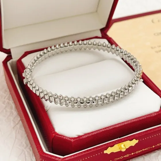 Cartier Clash de Cartier bracelet silver-toned metal no gemstones 17