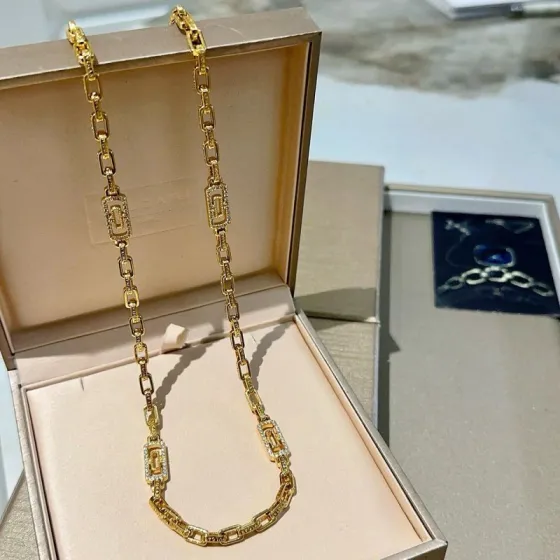 Bvlgari Bvlgari V necklace yellow gold with clear diamond pave accents 45cm