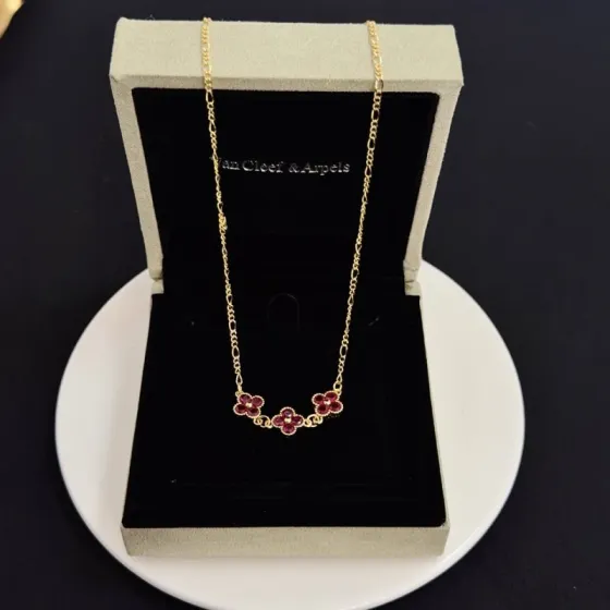 Van Cleef Arpels Alhambra necklace yellow gold with deep red clover motifs 42cm