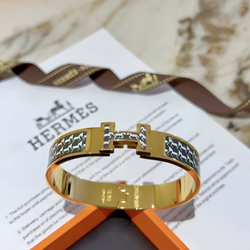 Hermes Clic H Houndstooth bracelet gold plated metal with black and white houndstooth enamel PM 17cm circumference