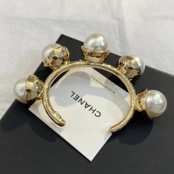 Chanel Bijoux Fantaisie Large Pearl Cuff bracelet Gold-tone metal with creamy white faux pearls One Size Open Cuff fits 15-18cm wrist