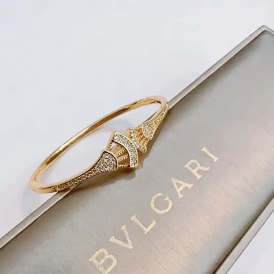 Bvlgari Divas Dream bracelet 18K yellow gold with pave diamonds 18K white gold with pave diamonds 17cm inner circumference