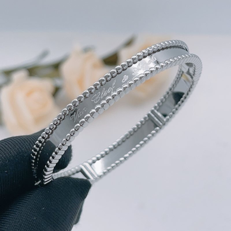 Van Cleef Arpels Perlee Signature bracelet silver-toned metal no gemstones 17cm