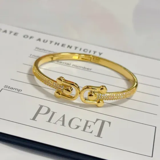 Piaget Possession bracelet Yellow gold with clear diamond pave 17cm