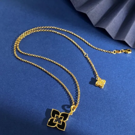 Roberto Coin Love in Verona necklace Yellow gold with black onyx inlay accented with clear diamond on the extension charm 42cm with 5cm extender