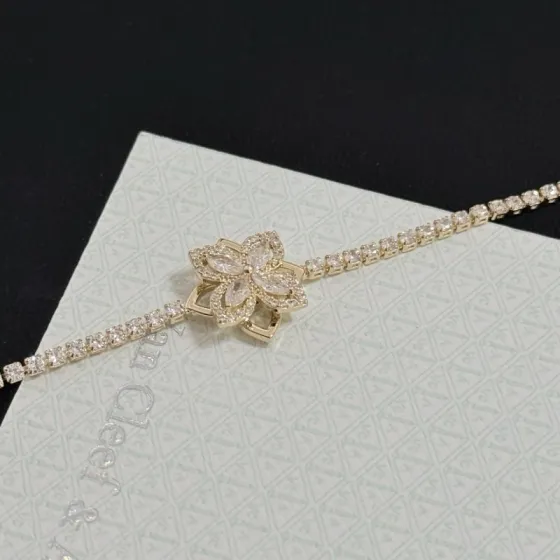 Van Cleef Arpels Lotus bracelet Yellow gold with clear diamonds 17cm