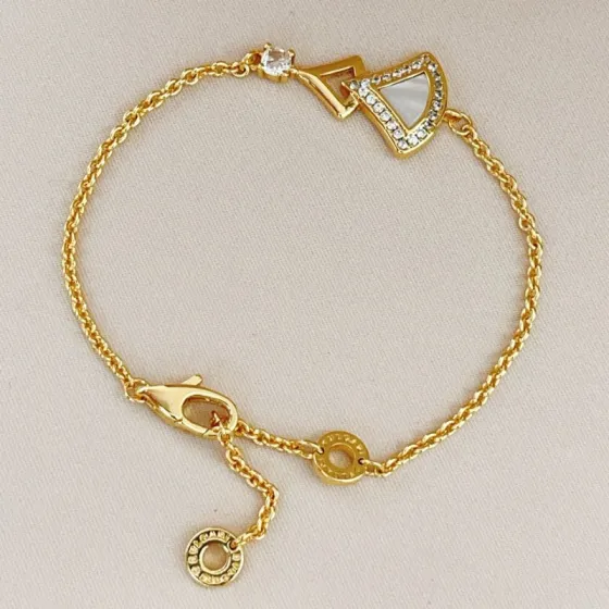 Bvlgari Divas Dream bracelet Yellow gold with white mother-of-pearl and clear diamond accents 17-19cm adjustable