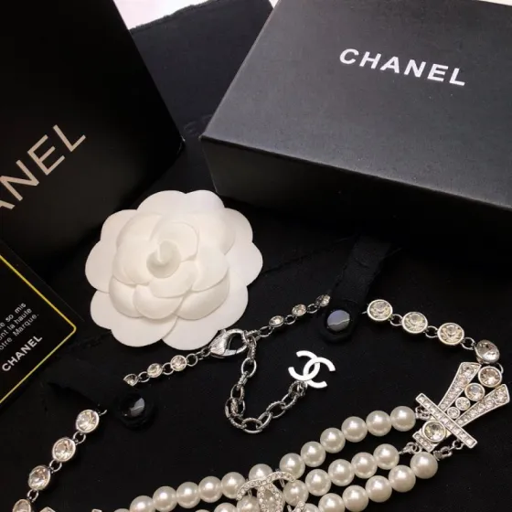 Chanel CC Logo Multi-Strand Pearl Crystal Choker necklace Silver-tone metal white faux pearls clear crystals 38cm with 5cm extender chain