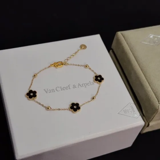 Van Cleef Arpels Alhambra bracelet yellow gold metal black onyx clover motifs clear diamond accents 17cm with 2cm extension chain
