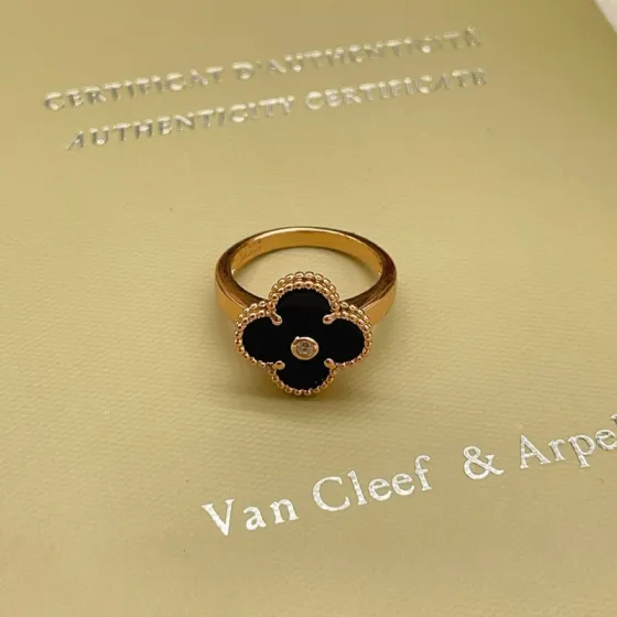 Van Cleef Arpels Vintage Alhambra ring 18k rose gold black onyx diamond No 6
