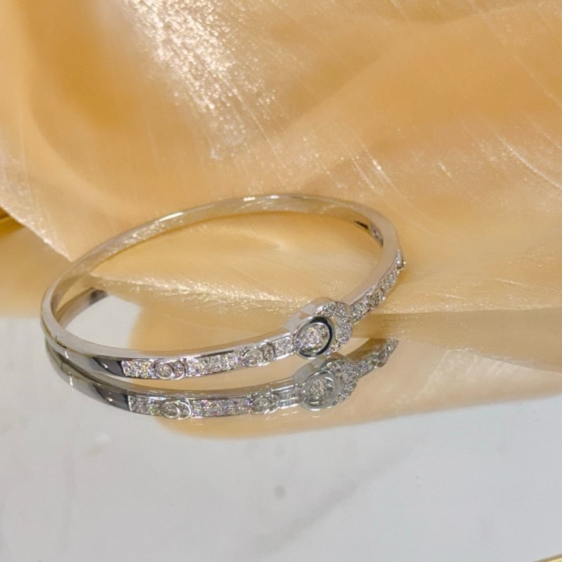 Piaget Possession bracelet 18k white gold with pave set clear diamonds 16cm inner circumference