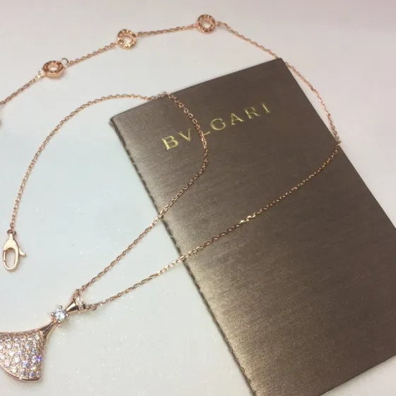 Bvlgari Diva s Dream necklace 18k rose gold with pave set clear diamonds 41-43cm adjustable