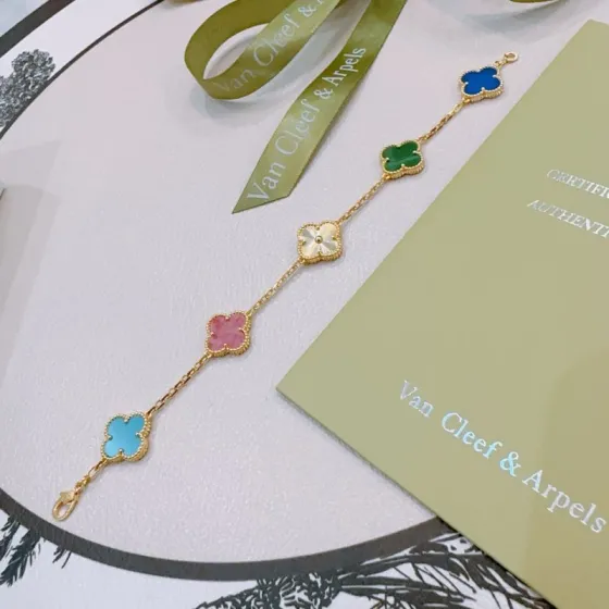 Van Cleef Arpels Alhambra bracelet Yellow gold with blue agate turquoise rhodonite malachite and guilloche gold clover motifs 18cm