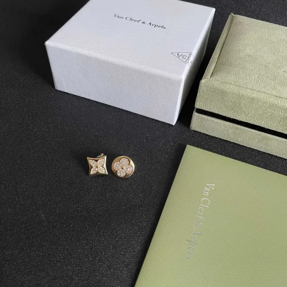 Louis Vuitton Color Blossom earrings yellow gold with clear diamond pave 10mm stud diameter