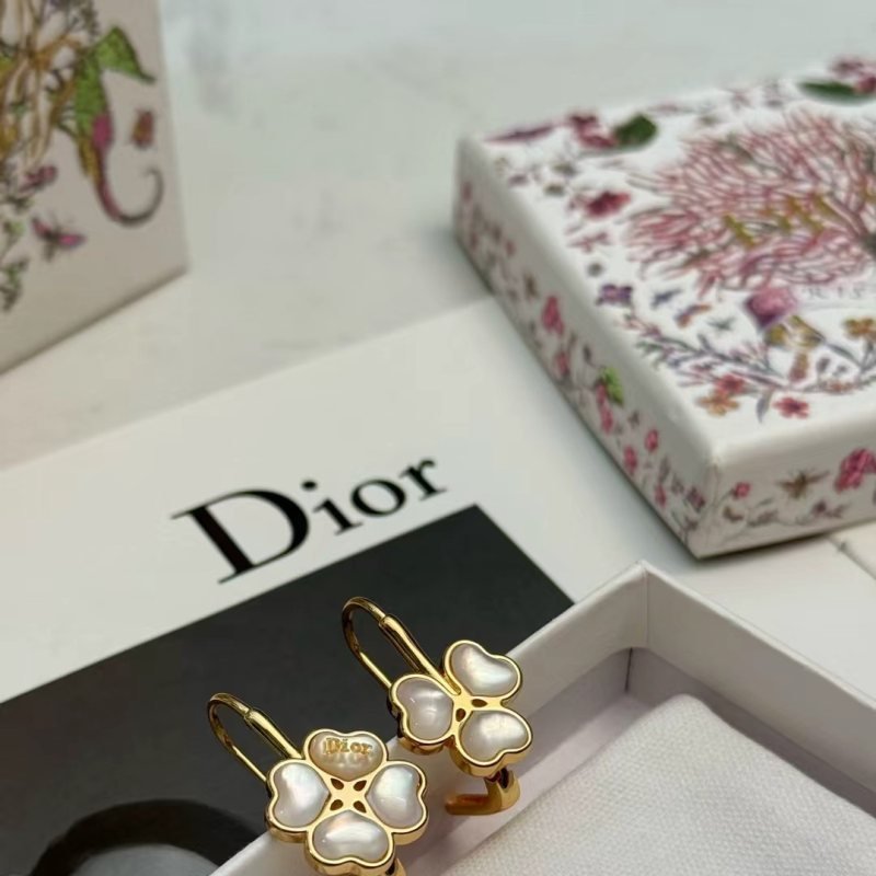 Dior Happy Hearts Clover earrings gold-tone metal with white mother-of-pearl 1 5cm drop length
