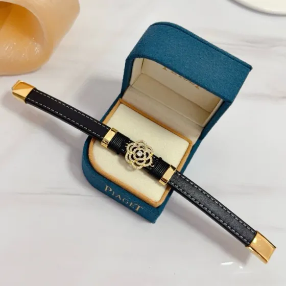 Piaget Rose Leather Bracelet bracelet Yellow gold black leather clear diamond 17cm