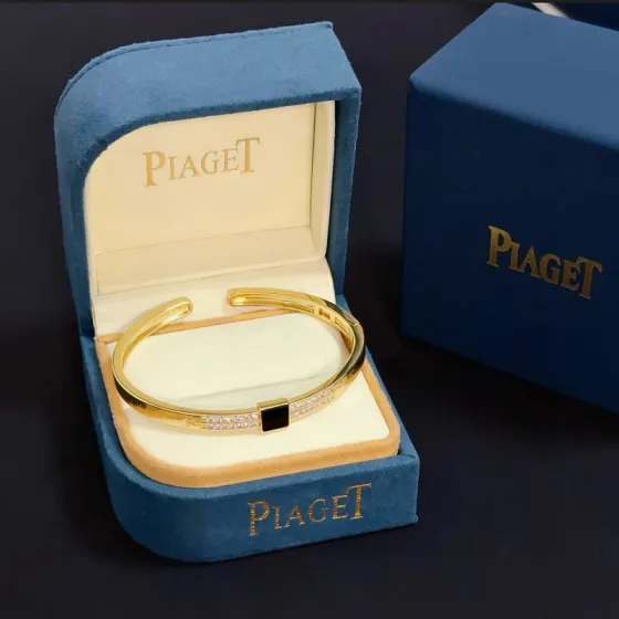 Piaget Possession bracelet Yellow gold with black onyx and clear diamond accents 17cm