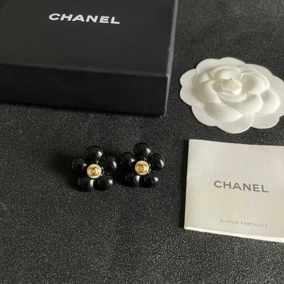 Chanel CC Logo Flower Stud Earrings earrings glossy black resin gold-tone metal interlocking CC logo 2cm diameter per earring